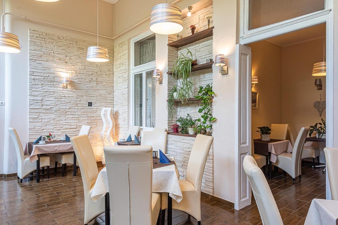 Hotel Romantik Егер Екстериор снимка