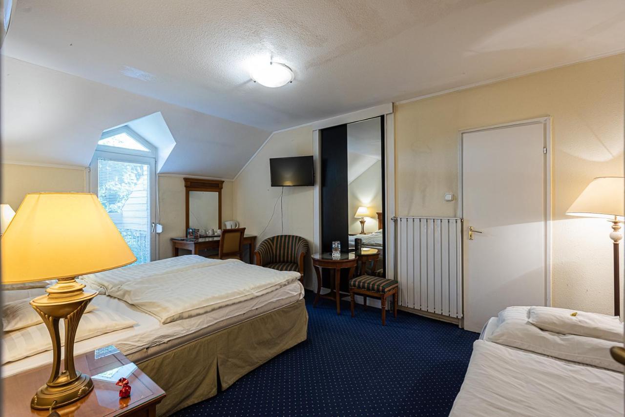 Hotel Romantik Егер Екстериор снимка