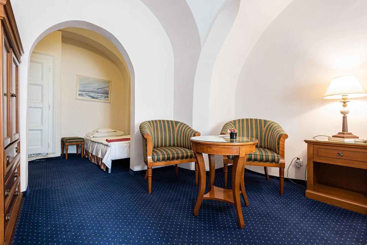Hotel Romantik Егер Екстериор снимка