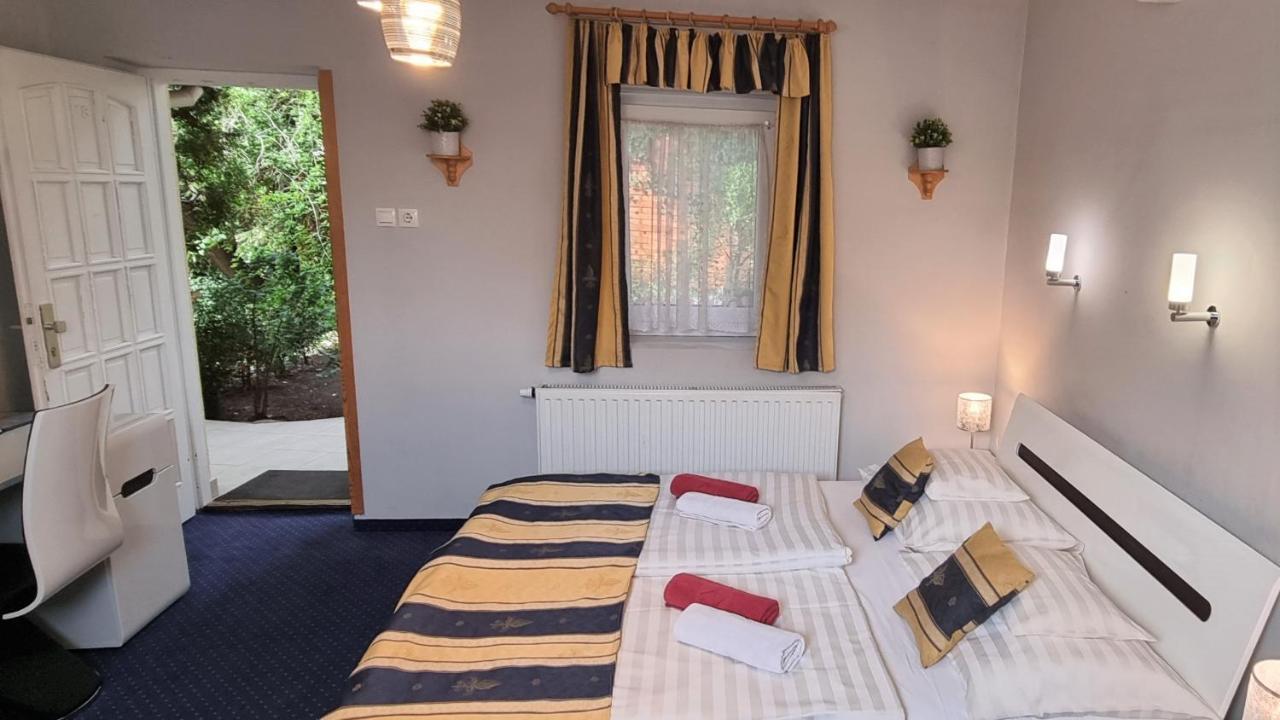 Hotel Romantik Егер Екстериор снимка