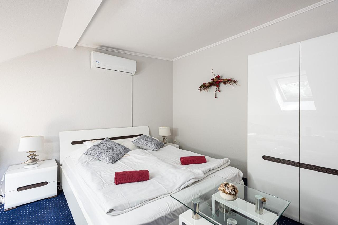 Hotel Romantik Егер Екстериор снимка