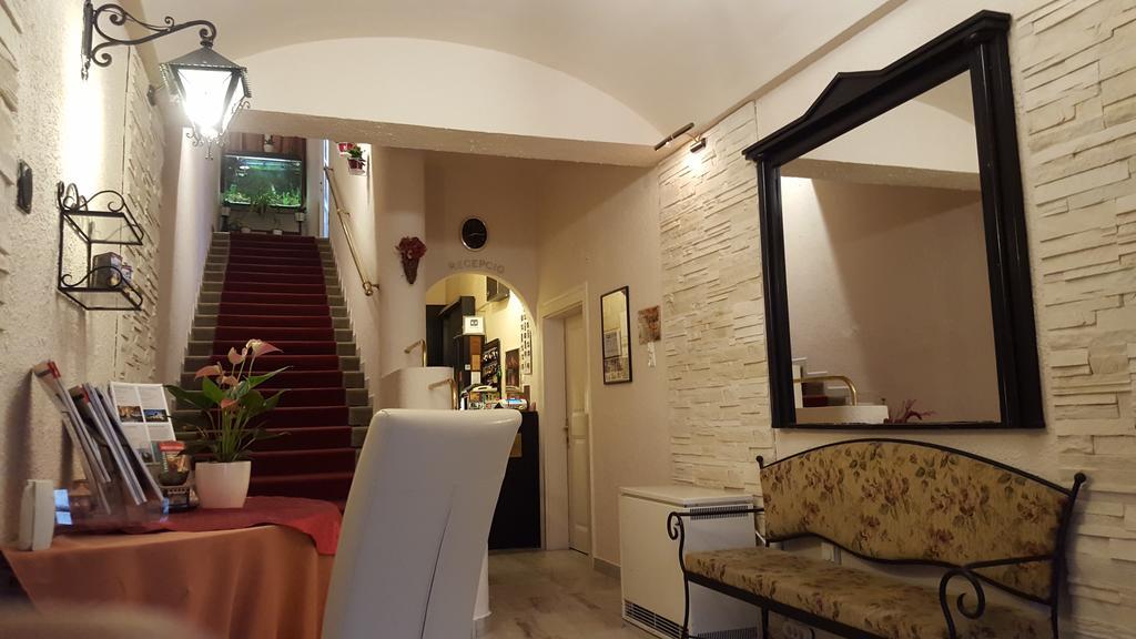 Hotel Romantik Егер Екстериор снимка