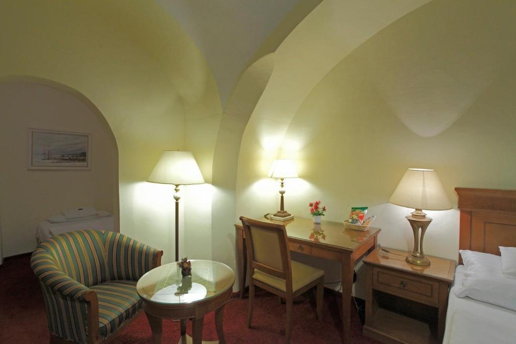 Hotel Romantik Егер Стая снимка