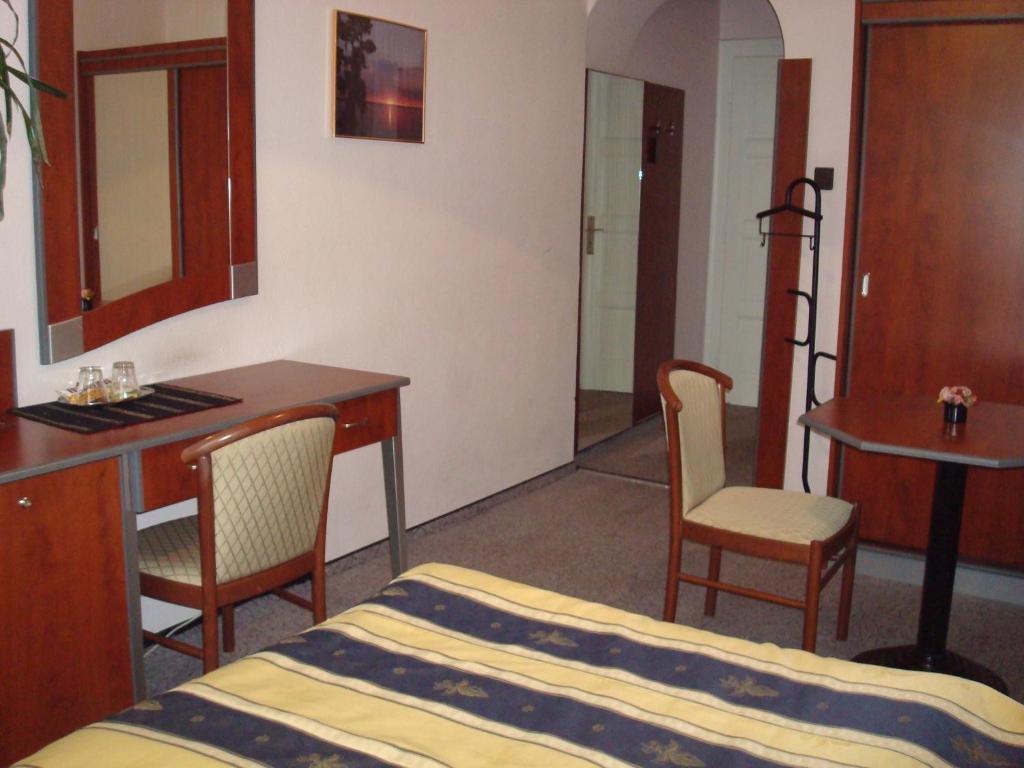 Hotel Romantik Егер Екстериор снимка
