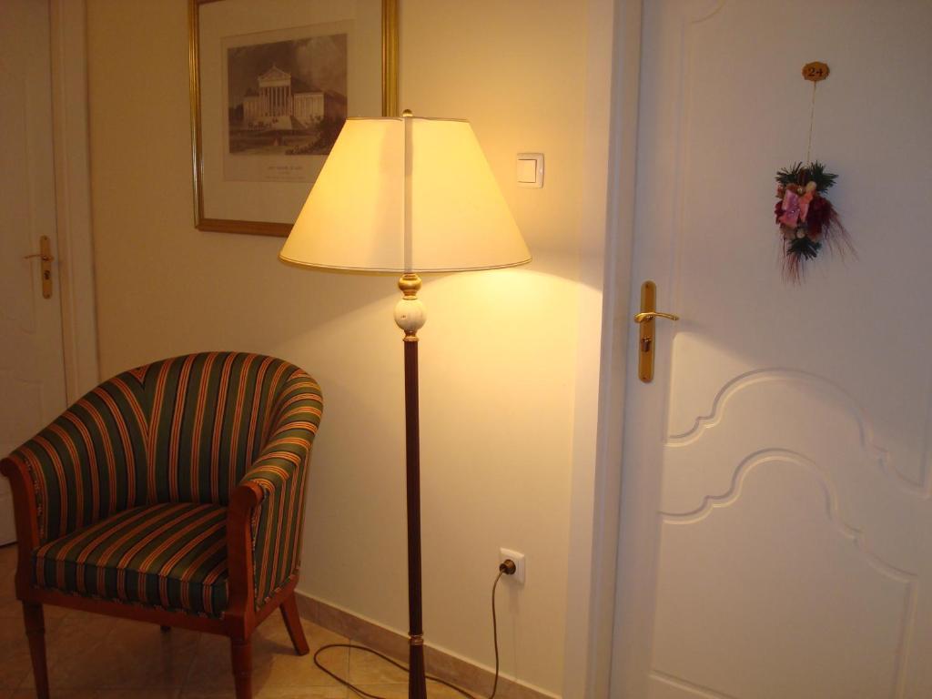 Hotel Romantik Егер Екстериор снимка