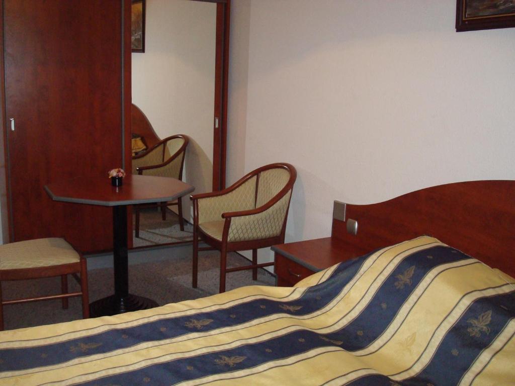 Hotel Romantik Егер Стая снимка