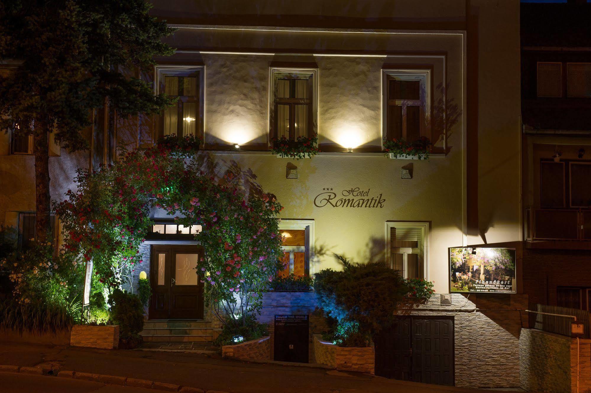 Hotel Romantik Егер Екстериор снимка