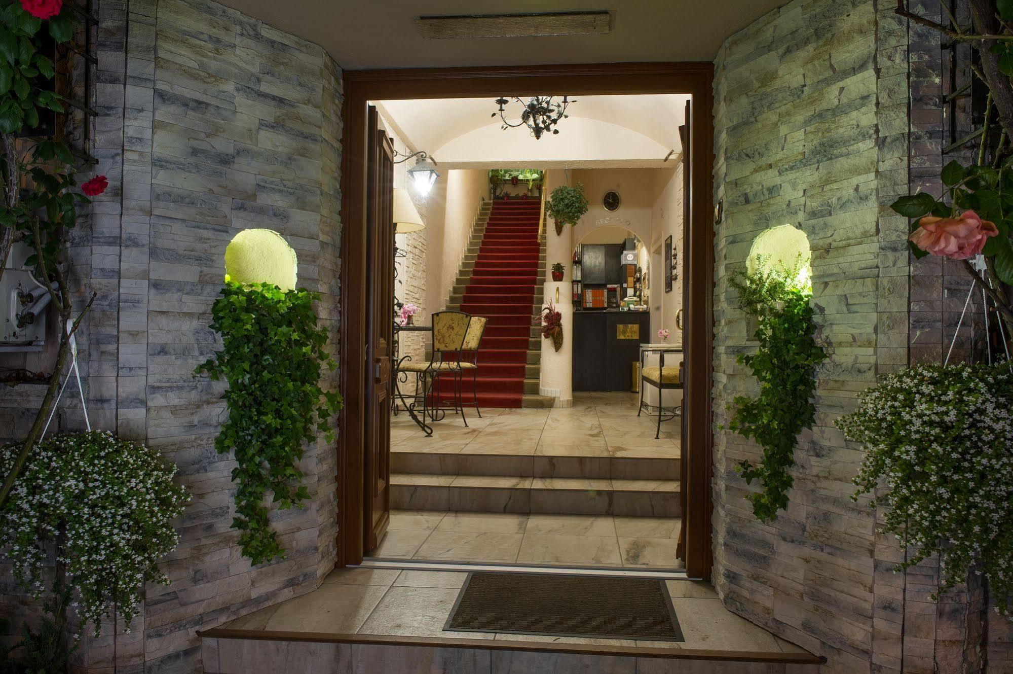 Hotel Romantik Егер Екстериор снимка