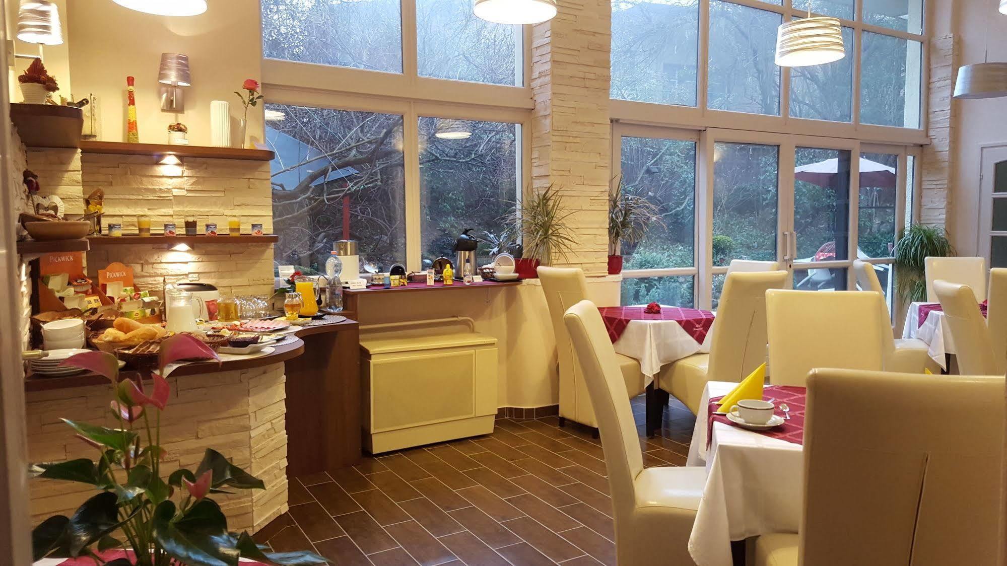 Hotel Romantik Егер Екстериор снимка
